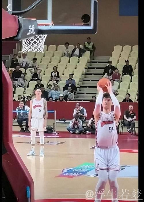 王哲林暑期苦练成果显著:身材强健,罚球提升,在新援助攻下或迎爆发! 王哲林暑期苦练成果显著:身材强健,罚球提升,在新援助攻下或迎爆发!