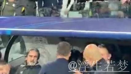 阿隆索主动拥抱瓜迪奥拉表达敬意